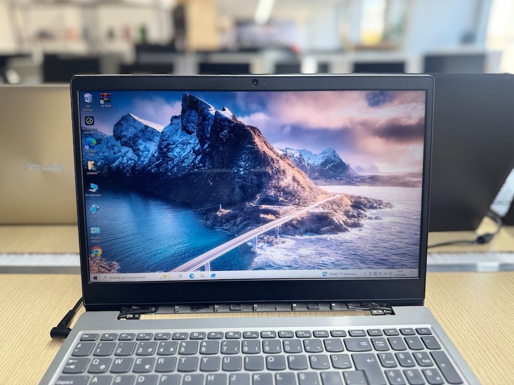 LENOVO İ7 8565U İŞLEMCİ | MX110 2GB E.KART | 8GB RAM | 256GB SSD - 2