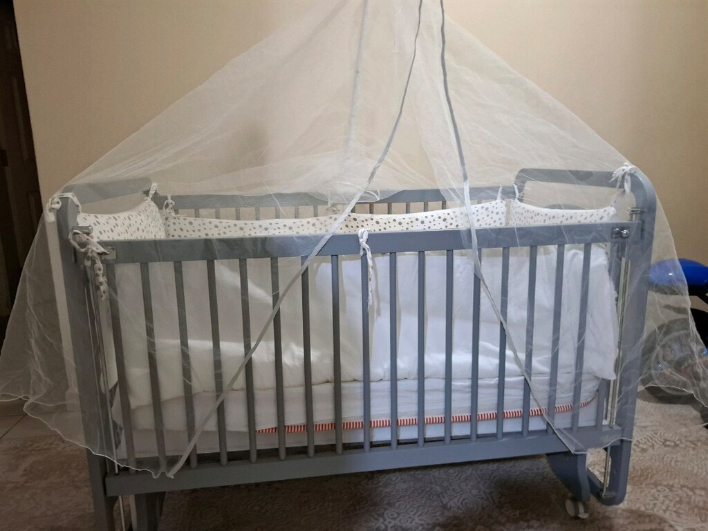 Ahşap anne yanı bebek karyolası - 4