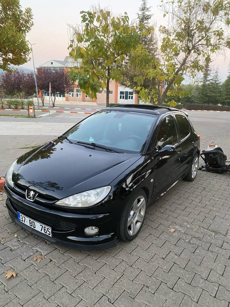 Siyah Hatchback Araba - 7