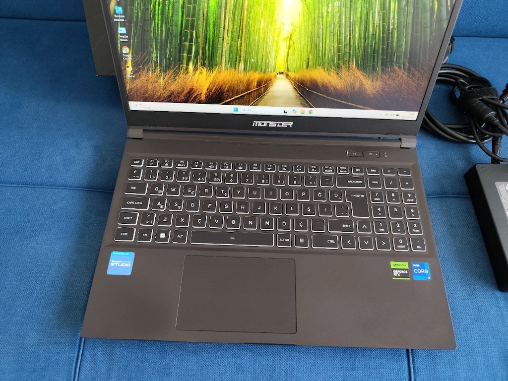 İ7 13700H + 6 GB RTX 4050 140W + 16 GB + SSD Monster Oyun Çizim Laptop - 11