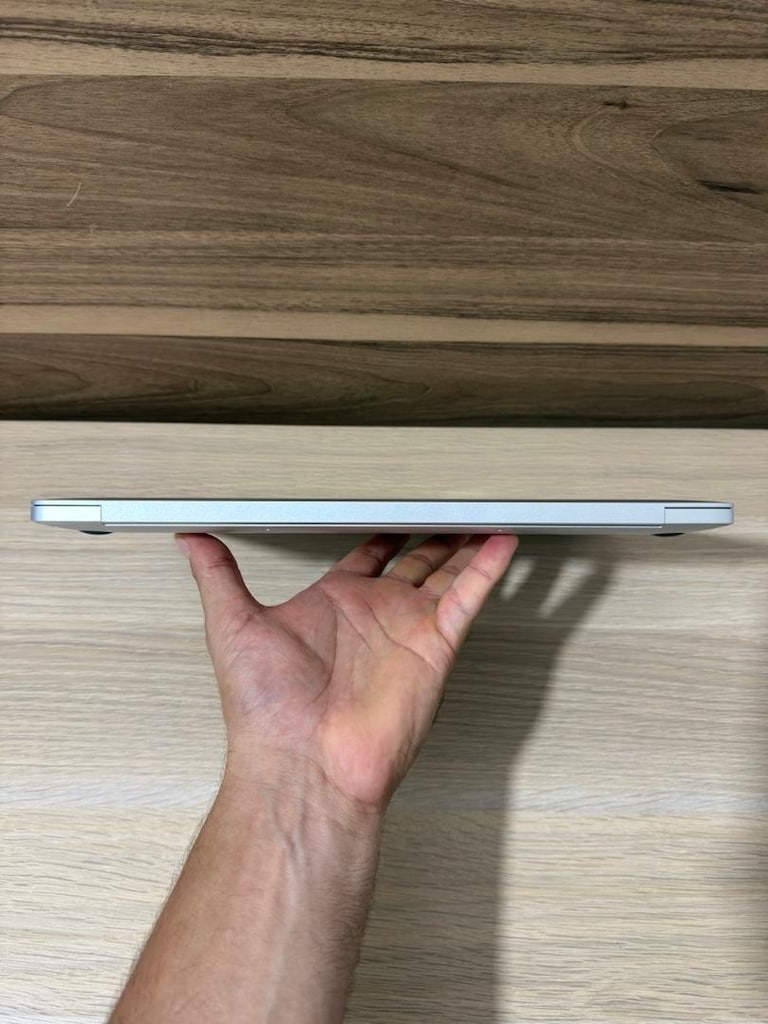 MacBook Air / M1 / 13 inç / 8 GB Ram / 256 GB Ssd - 7