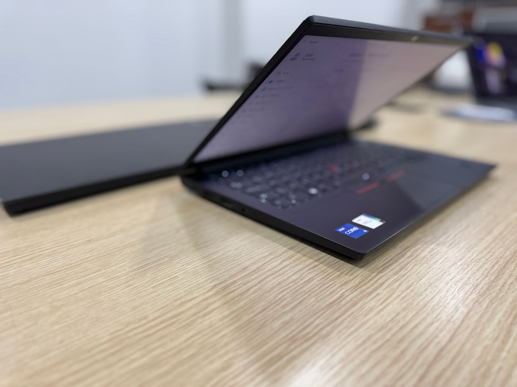 Lenovo ThinkPad E14 Gen 4 i5 12.Nesil 8GB RAM 512GB SSD 14" - 4