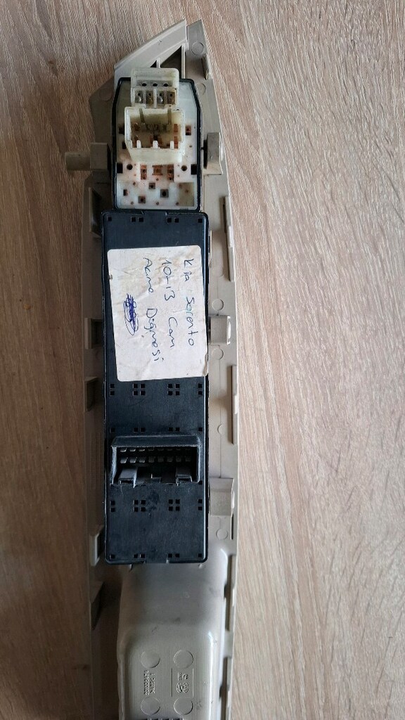KİA SORENTO SOL KAPI CAM AÇMA KAPAMA DÜĞMELERİ VE AYNA KUMANDA PANELİ - 4
