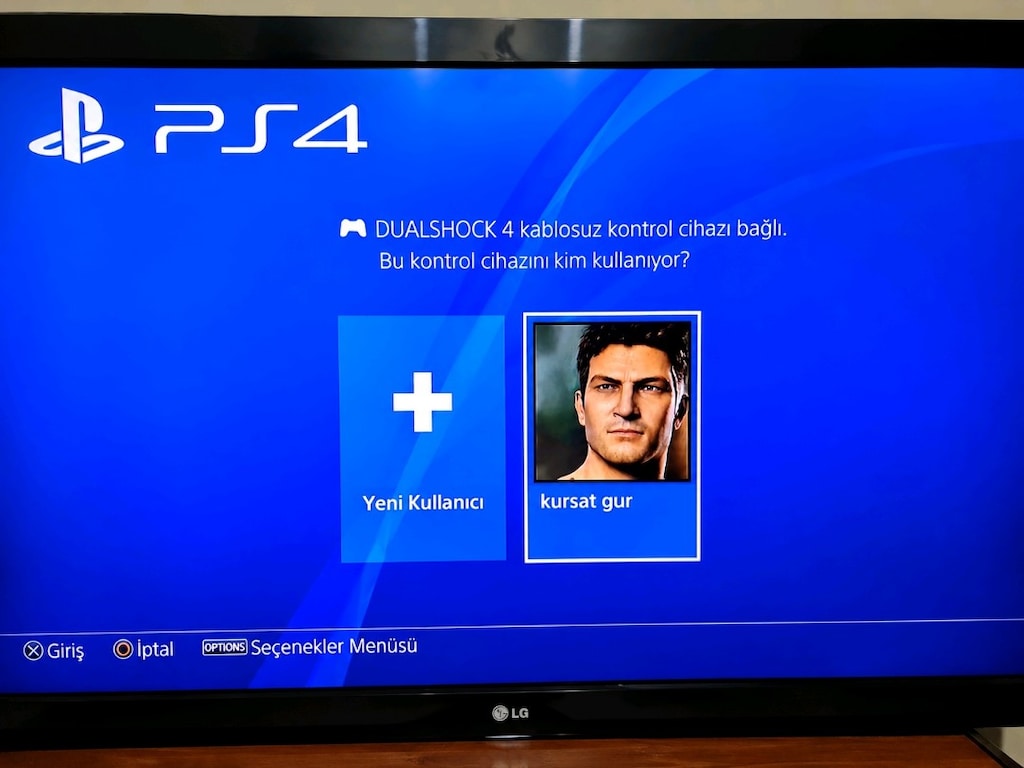 PS4 500 GB + 2 Kol + Uncharted 4 Oyunu - 4