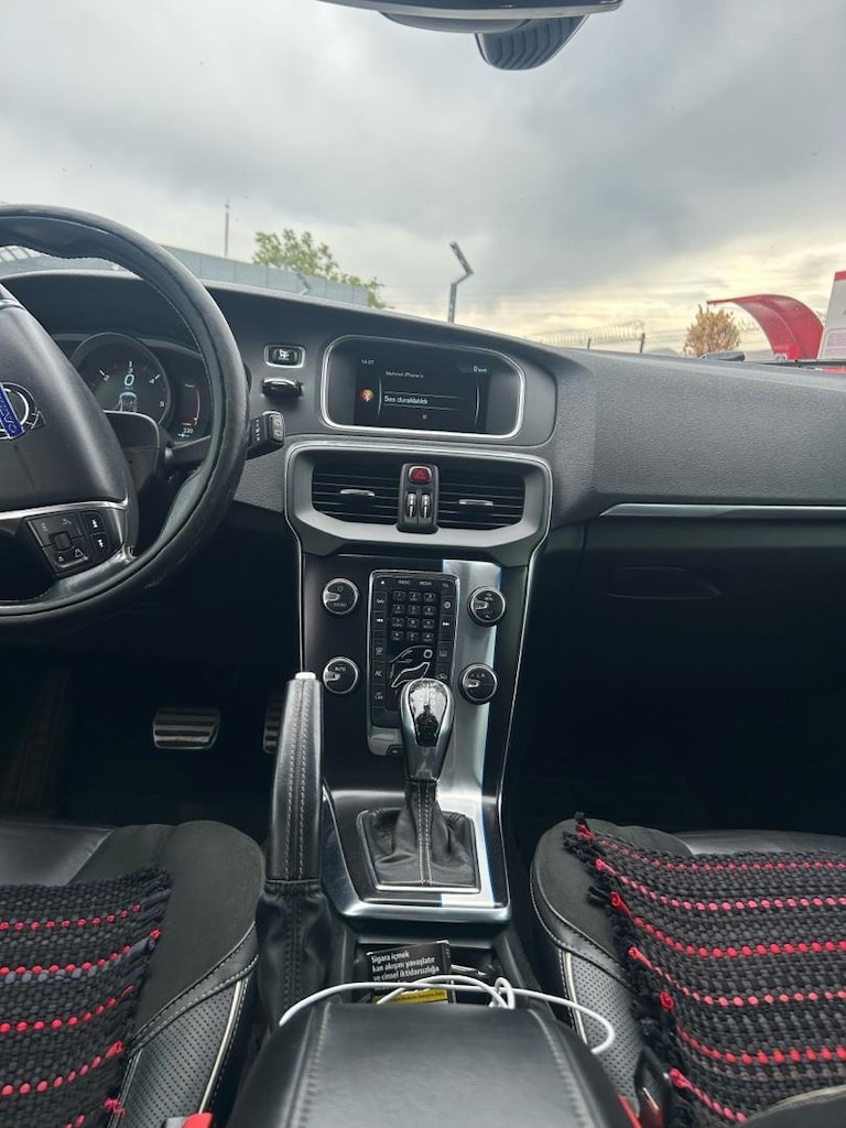 SIFIRDAN FARKSIZ VOLVO V40 DİZEL OTOMATIK R-DESING FULL CAM TAVAN - 5