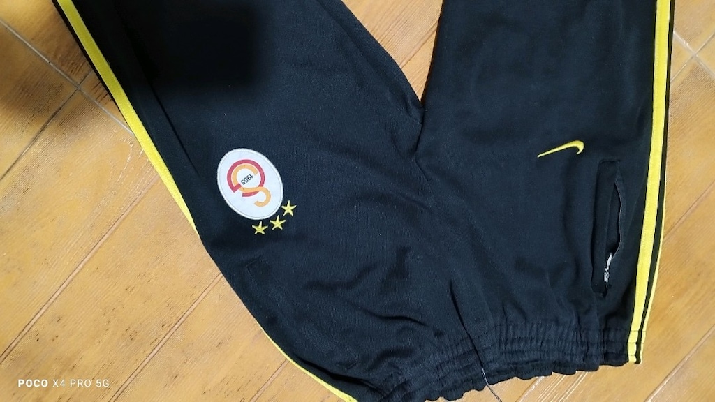 #Nike Galatasaray armalı eşofman..Yan cep fermuarın biri bozuk