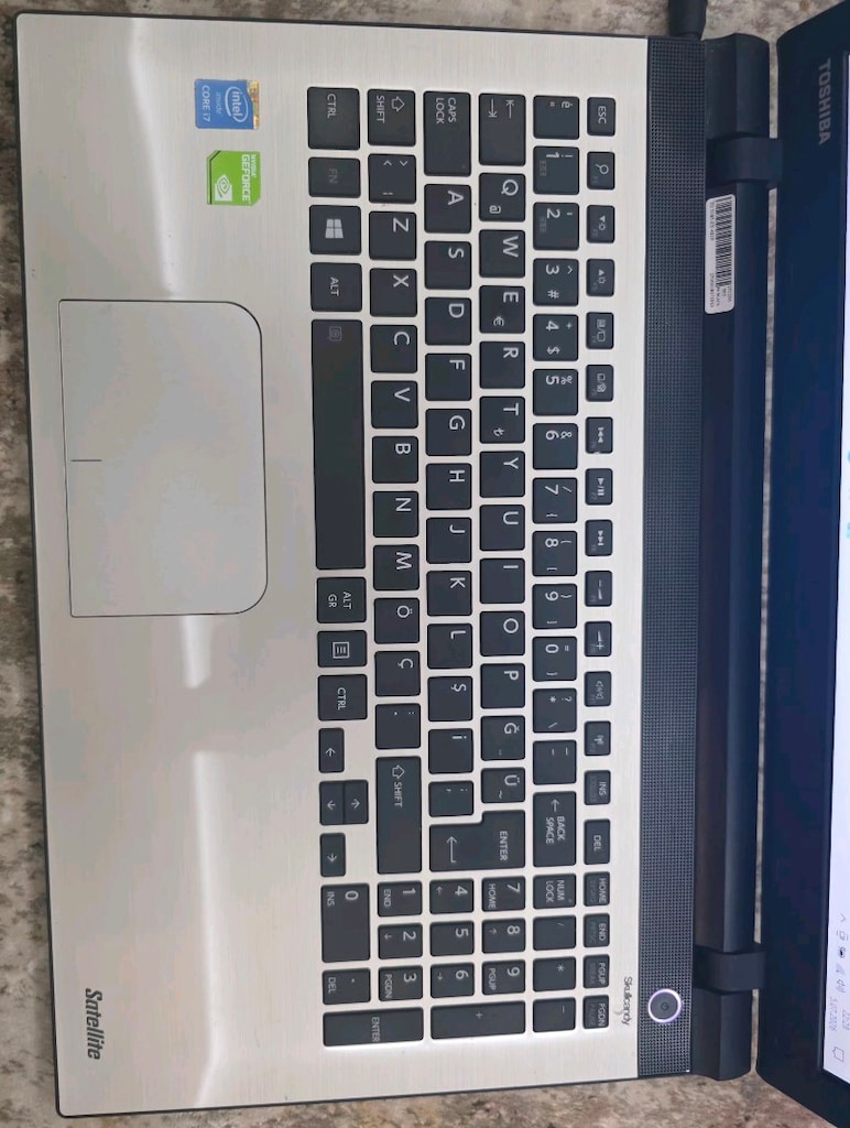 Toshiba i7 5gen 2gb Nvidia - 2