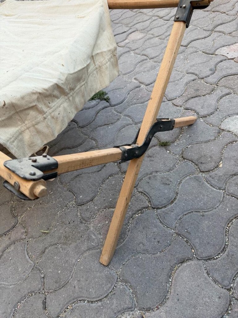 Tarihi katlanabilir ahşap kamp sedyesi - 2