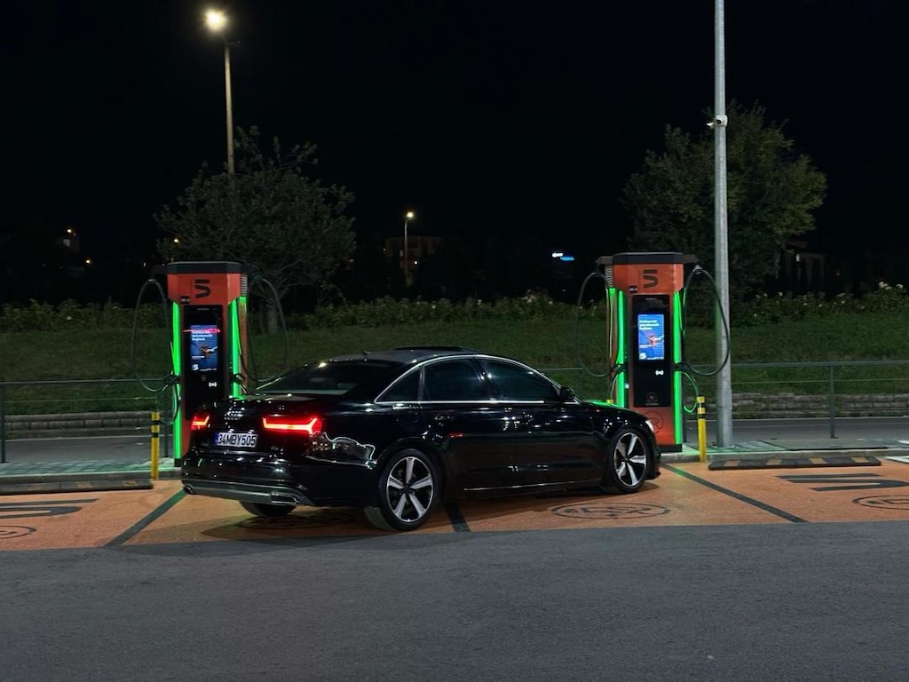AUDI A6 - 12