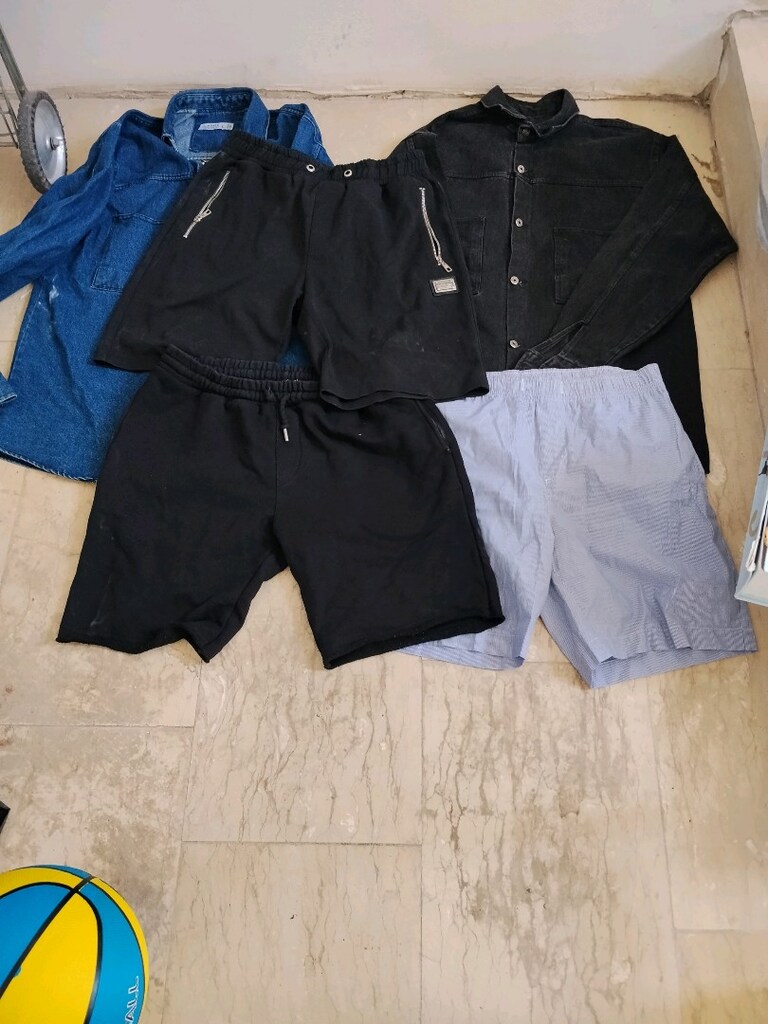 2tane, kot ceket 2tane mont 4tanede, şort hepsiyle birlikte sadece 10 - 4