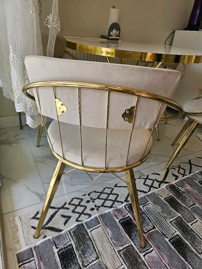 Şık Beyaz Gold Masa + 4 Sandalye Takımı - 4