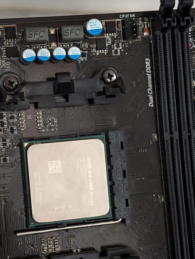 AMD A10-7870K Dört Çekirdek 3.90 GHz APU İşlemci - 7