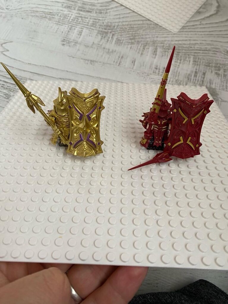 Lego Tower Knight altın minifigürü - 8