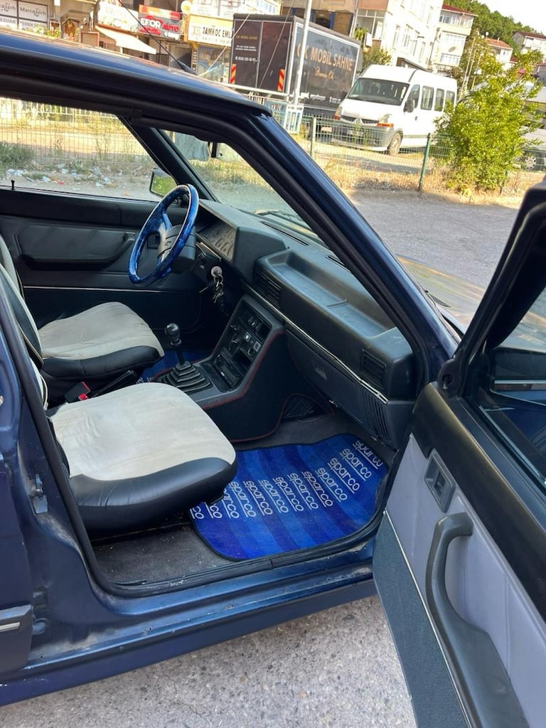 Mavi Sedan Araba - 8