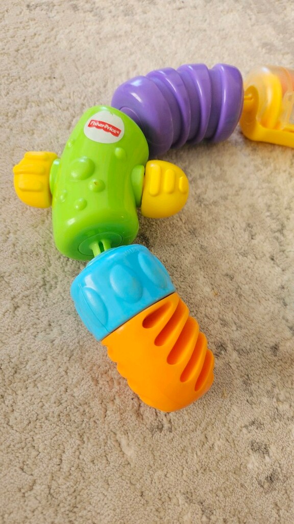 Fisher Price Renkli Tak Çıkar Tırtıl Oyuncak - 2