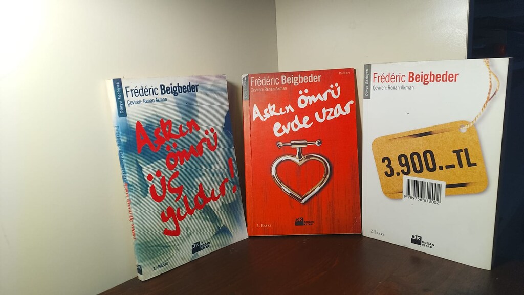 F. BEİGBEDER: AŞKIN ÖMRÜ ÜÇ YILDIR! & AŞKIN ÖMRÜ EVDE UZAR & 3.900 TL