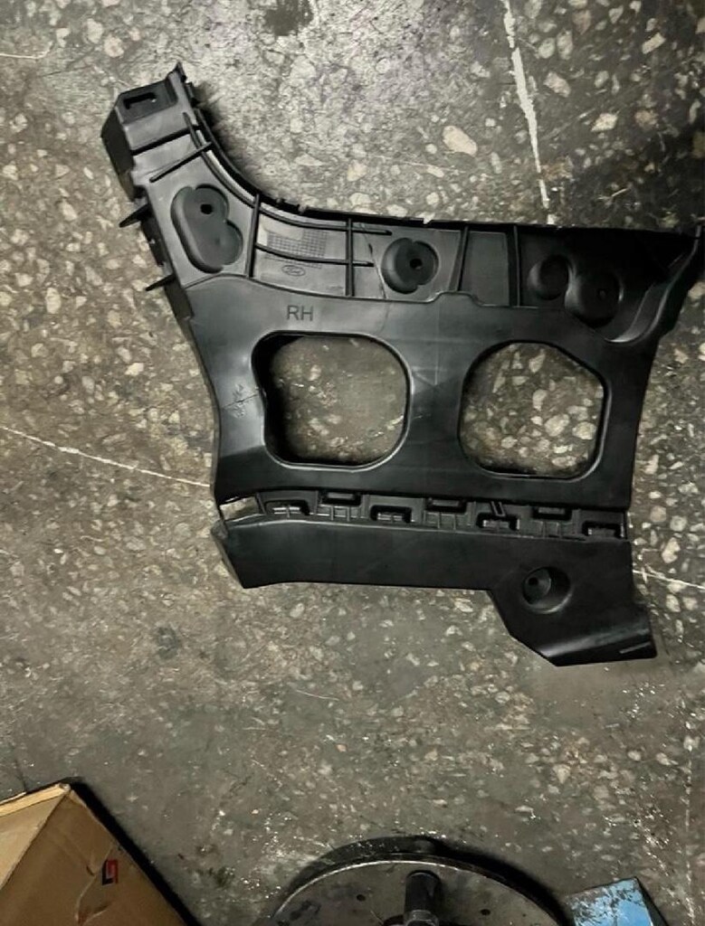 FORD COURIER ARKA TAMPON BRAKETLERİ - 2