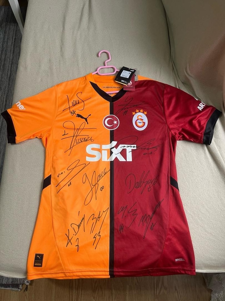 İmzalı Forma