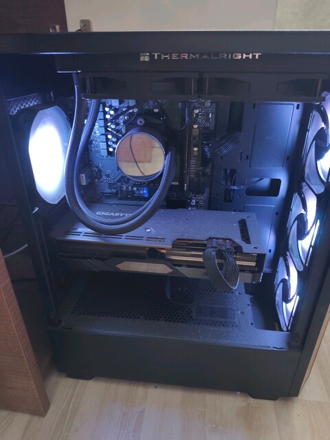 Az kullanılmış temiz / GIGABYTE RADEON 7700 XT / AMD RYZEN 5 7600 3.8