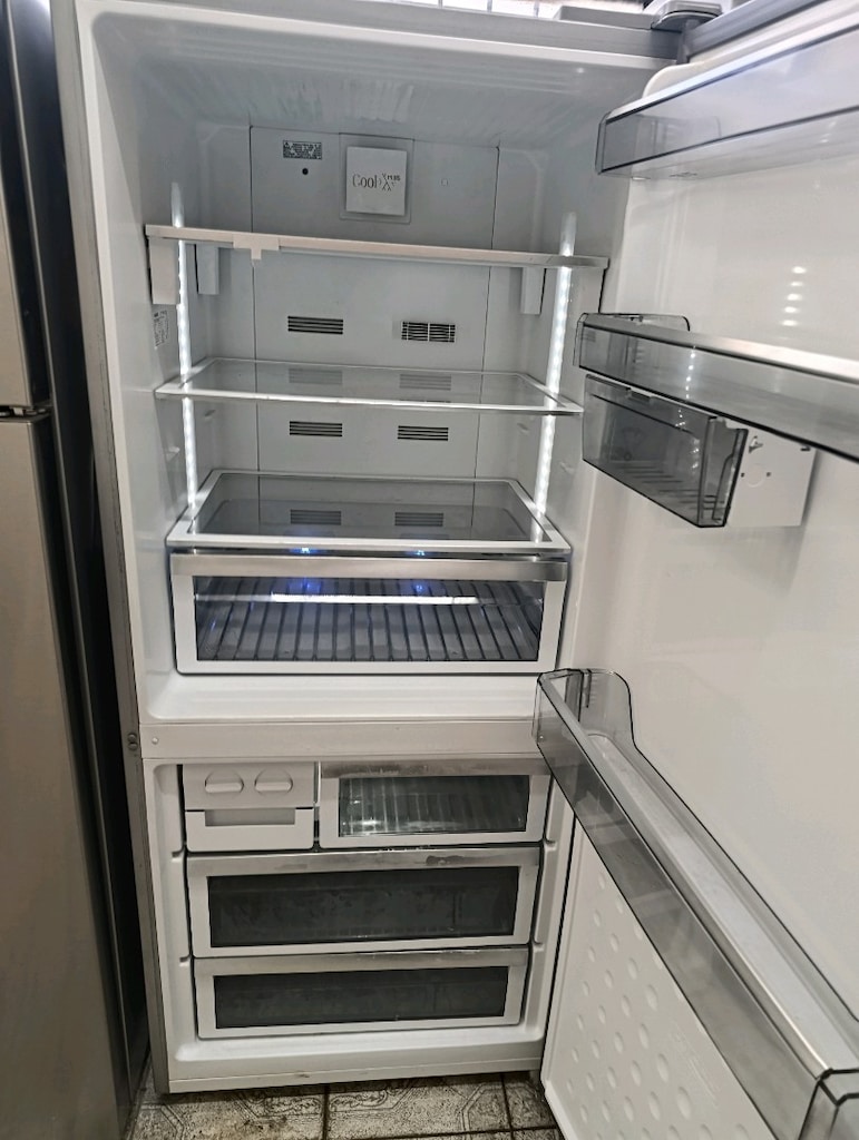 Arçelik alttan donduruculu inox buzdolabı + 505 lt - 2