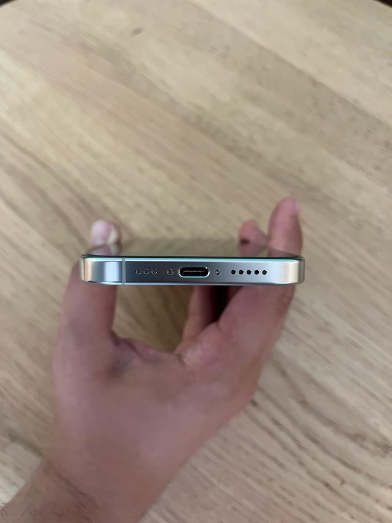 İPHONE 16 PRO TİTANYUM BEYAZ - 11