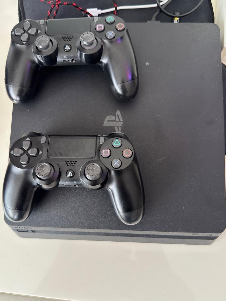 ÇİFT KOLLU PS4 SLİM - 2