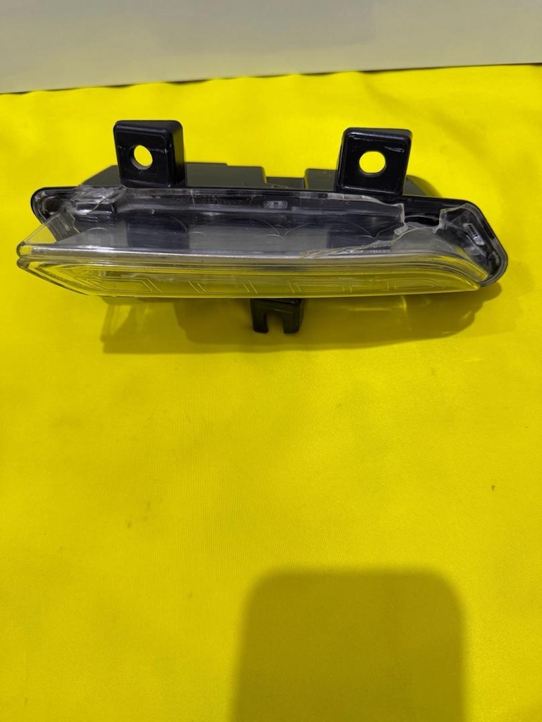 Renault Clio 4 captur gündüz farı sağ çıkma camda kırık mevcut 2660038 - 2
