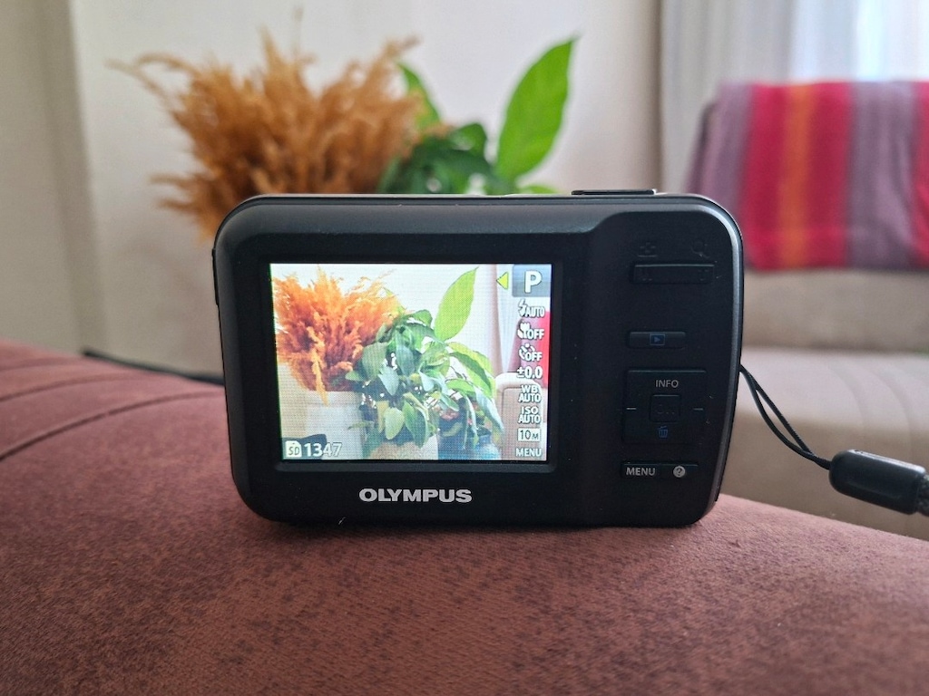 Olympus T-10 Dijital Fotoğraf Makinesi 10.0 Megapiksel 3x Zoom Gümüş - 7