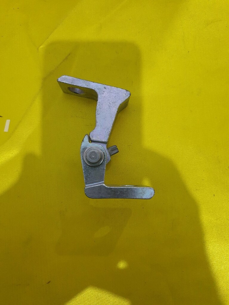audi a4 sol arka kapı mentesesi üst 8k0831401e sıfır orjinal - 3