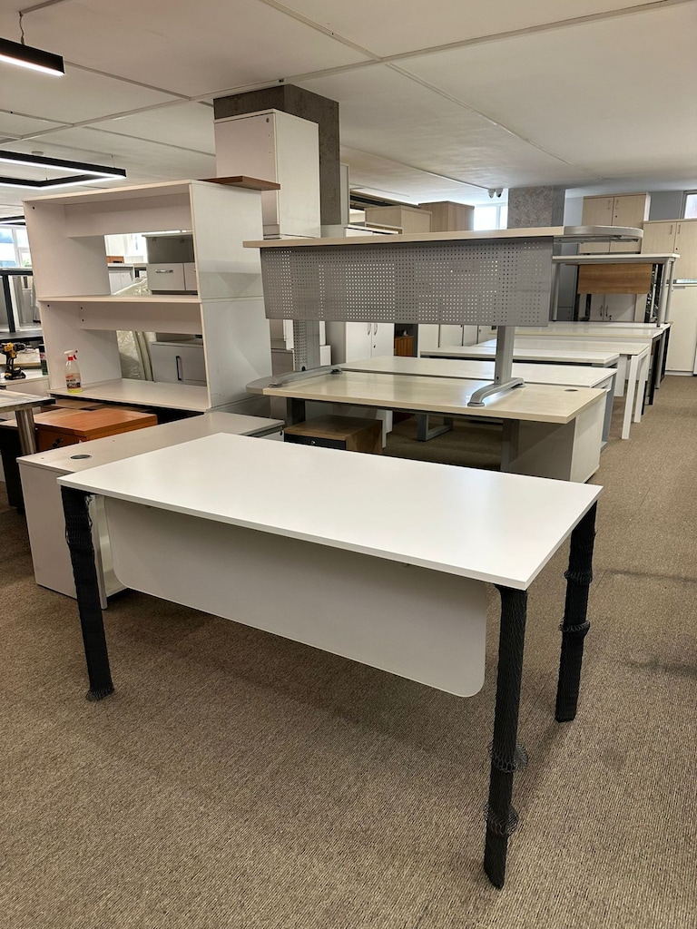 KLAS OFİS ÜSKÜDAR 140x70 BEYAZ METAL AYAKLI ÇALIŞMA MASASI - 3