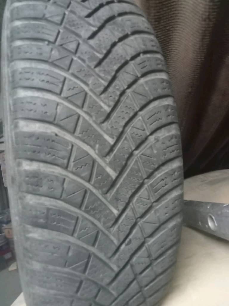4 adet kis lastigi hankook 185 /65/15 88T - 2