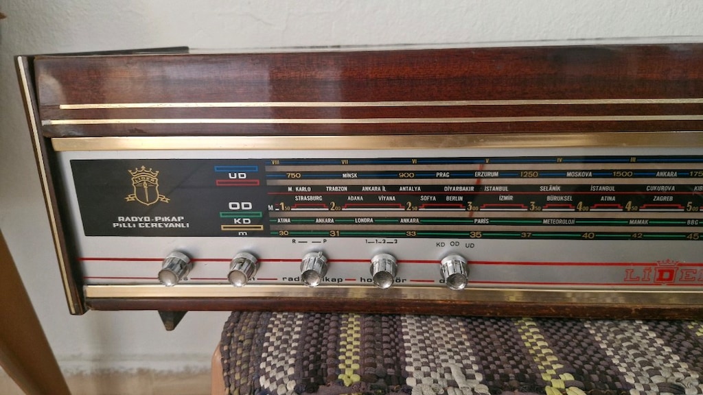 radio plak çalar tertemiz,antika!! - 3
