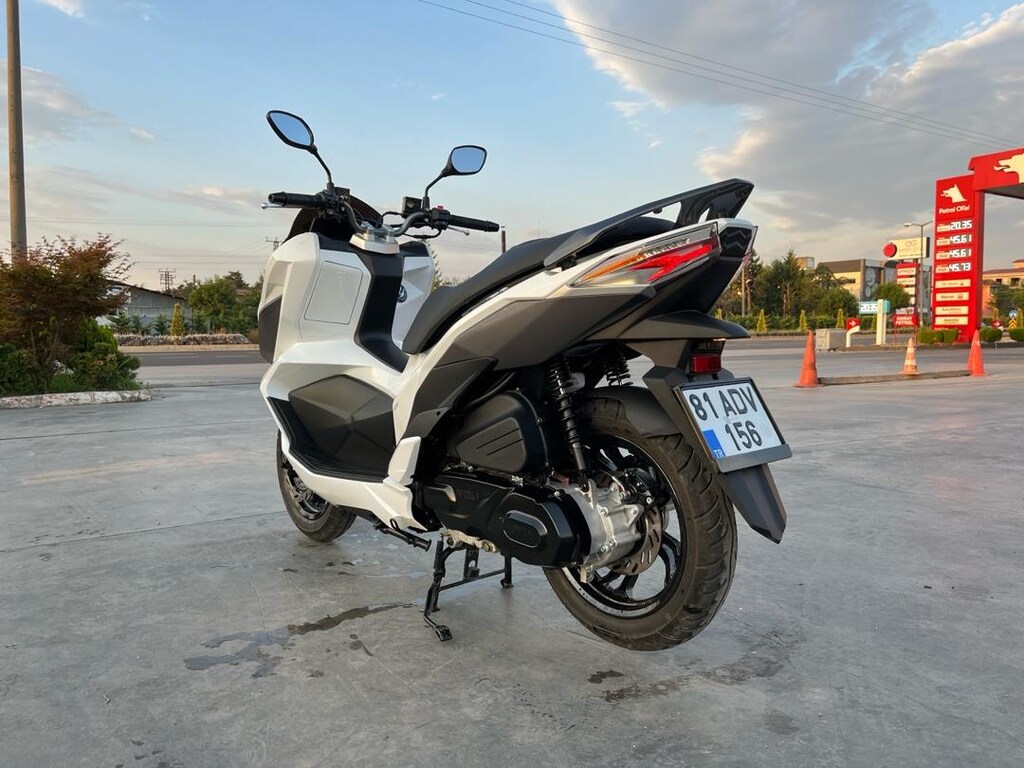 Temiz sıfır ayarında scooter motosiklet - 5