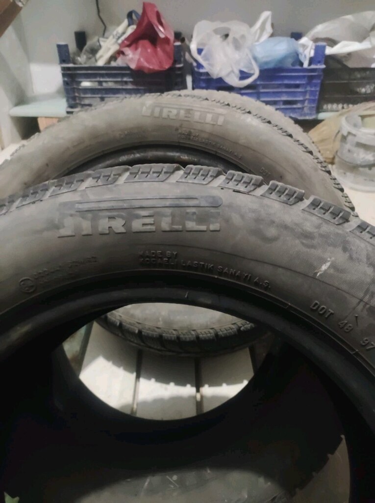 4 adet pirelli kış lastigi 195/60 R15 ebatlarında - 4