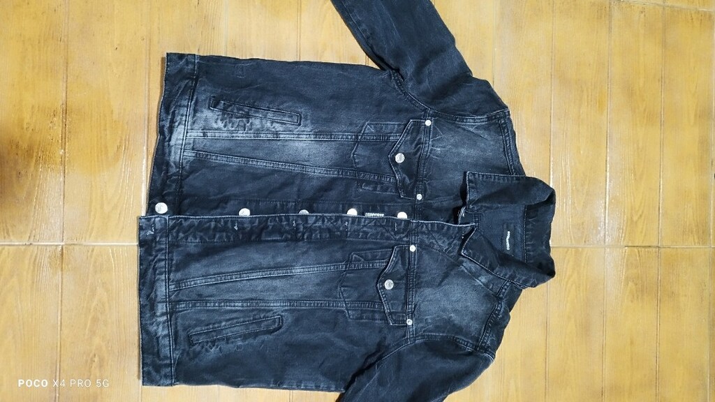 #DSquared2 ünlü marka taşlamalı kot ceket..Eni 52 Boyu 64???