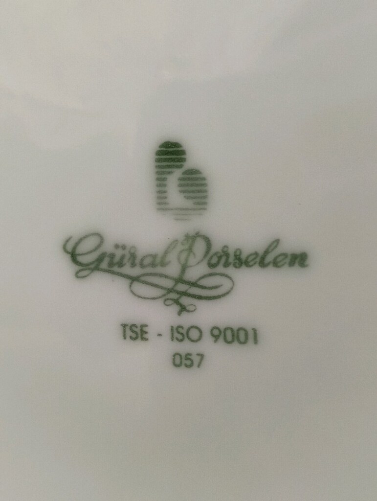 90 lı yıllardan güral porselen servis tenceresi. çeyizde korunmış. yen - 13