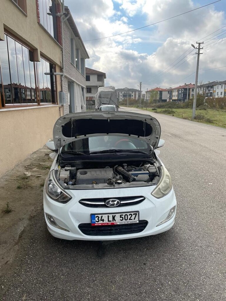 hyundai accent blue - 10