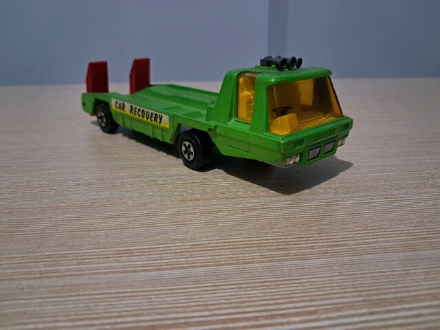 antika oyuncak çekici matchbox