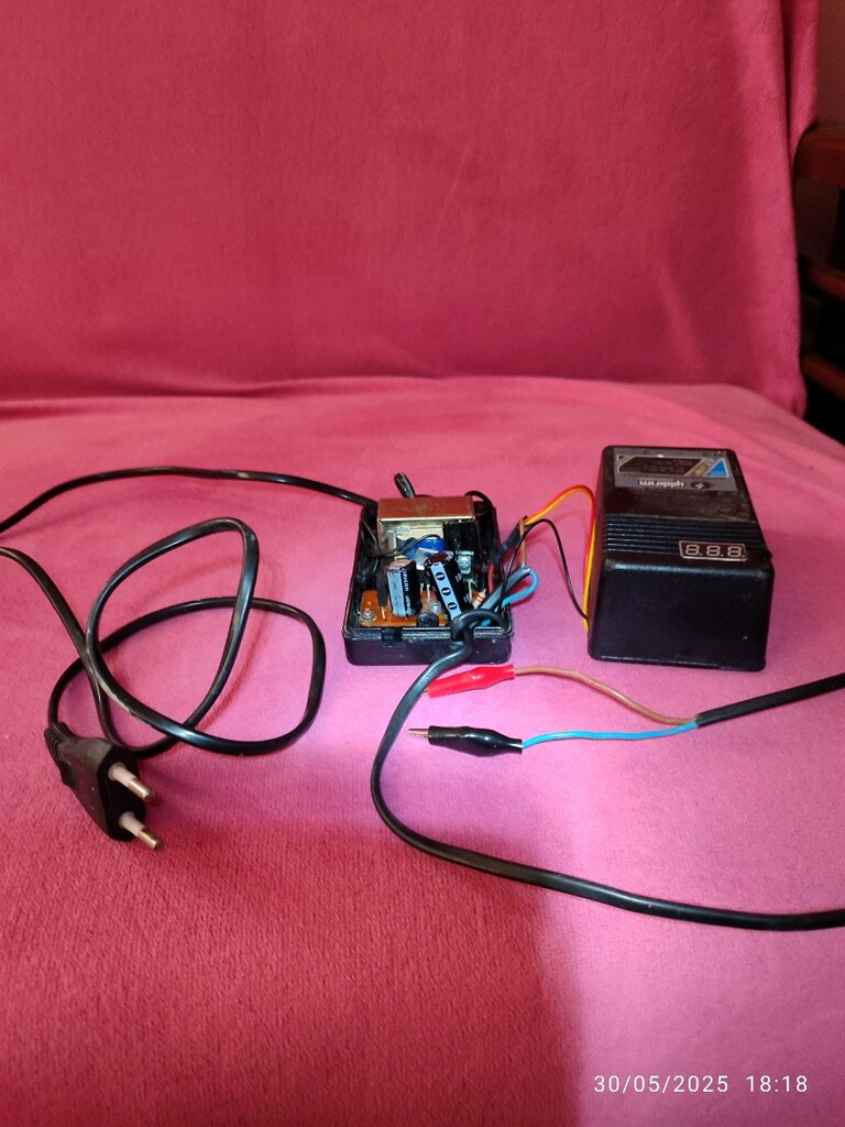 yıldırım marka 12v 1.2 a voltmetreli adaptör 650 tl - 6