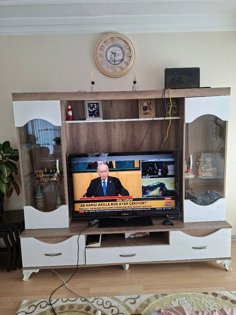 LED IŞIKLI CAM RAFLI ÇEKMECELİ TV ÜNİTESİ - 3