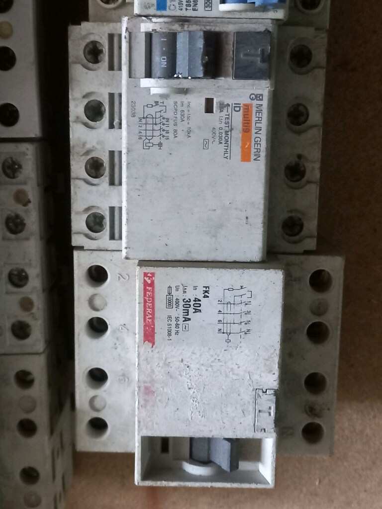 evyaparsak kullanılır diye biriktirdiğim, elektrik ürünleri. - 3