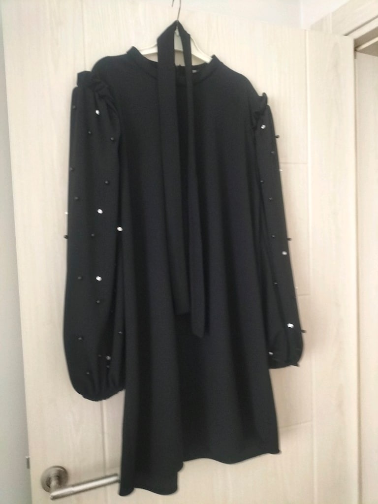 takımdır belden bagcigi vardır kolları boncuk detayı var - 2