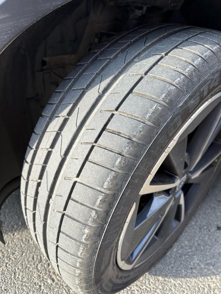 235/50/19 - 3