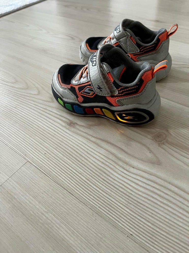 skechers