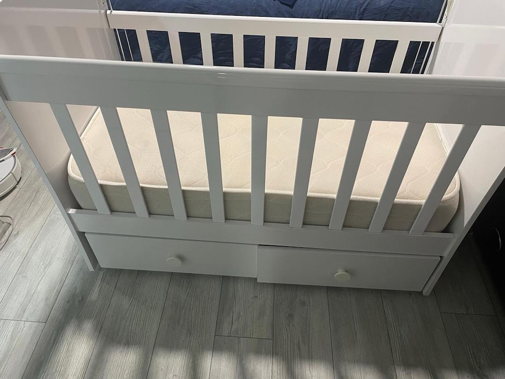 Vera Sallanır Çekmeceli Ahşap Bebek Beşiği - 11