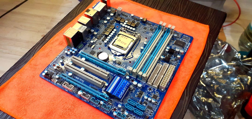 Gigabyte GA-H55M-UD2H LGA 1156 Pin NVMe M.2 SSD BIOS Destekli Anakart - 8