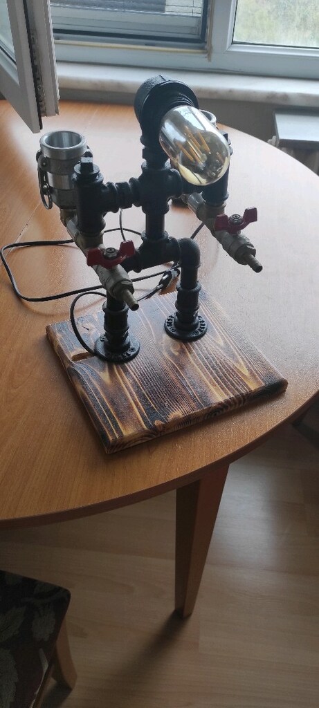 El Yapımı Terminator Tasarımlı İçecek Musluğu ve Masa Lambası