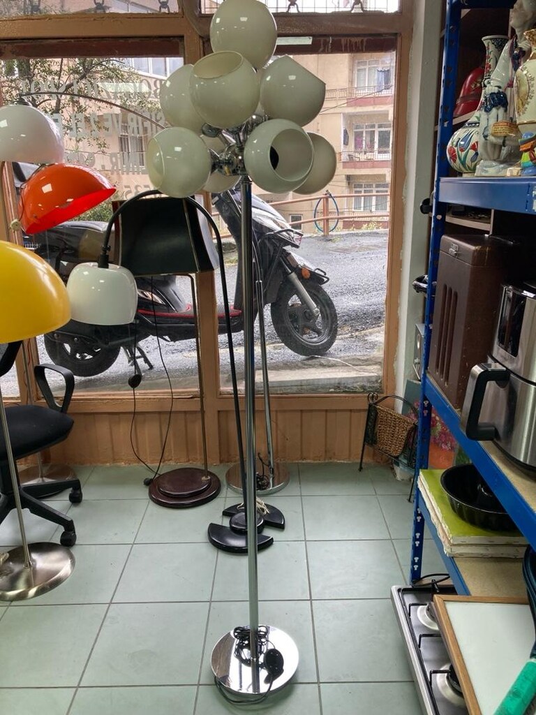 Space Age lambader Krom kaplama metal gövde ve opal beyaz cam - 4