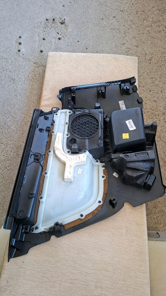 VOLVO C30 Arka Sağ Kapı Döşeme Paneli 2007-2012 arası modellere uyumlu - 6