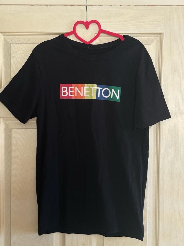 Benetton tişört siyah üzeri yazılı logo